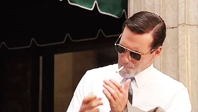 Kobieta patrzy dluzej niz przez sekunde